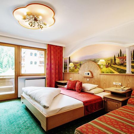 Hotel Neuhinterトゥクス エクステリア 写真