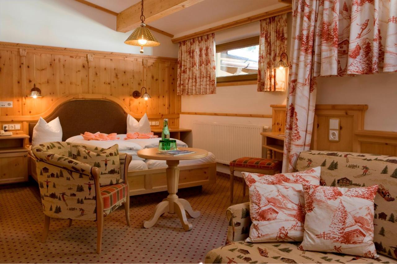 Hotel Neuhinterトゥクス エクステリア 写真