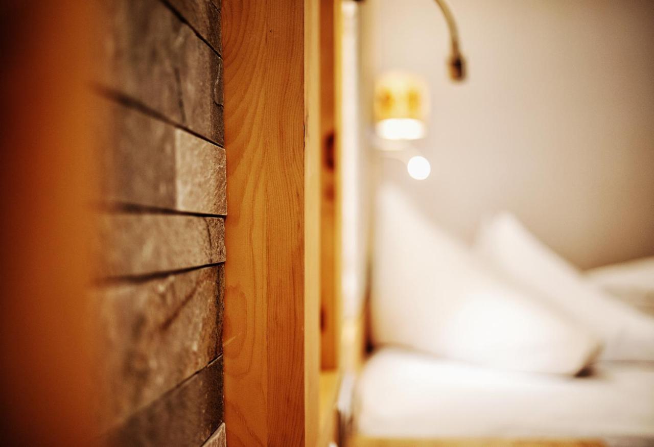 Hotel Neuhinterトゥクス エクステリア 写真