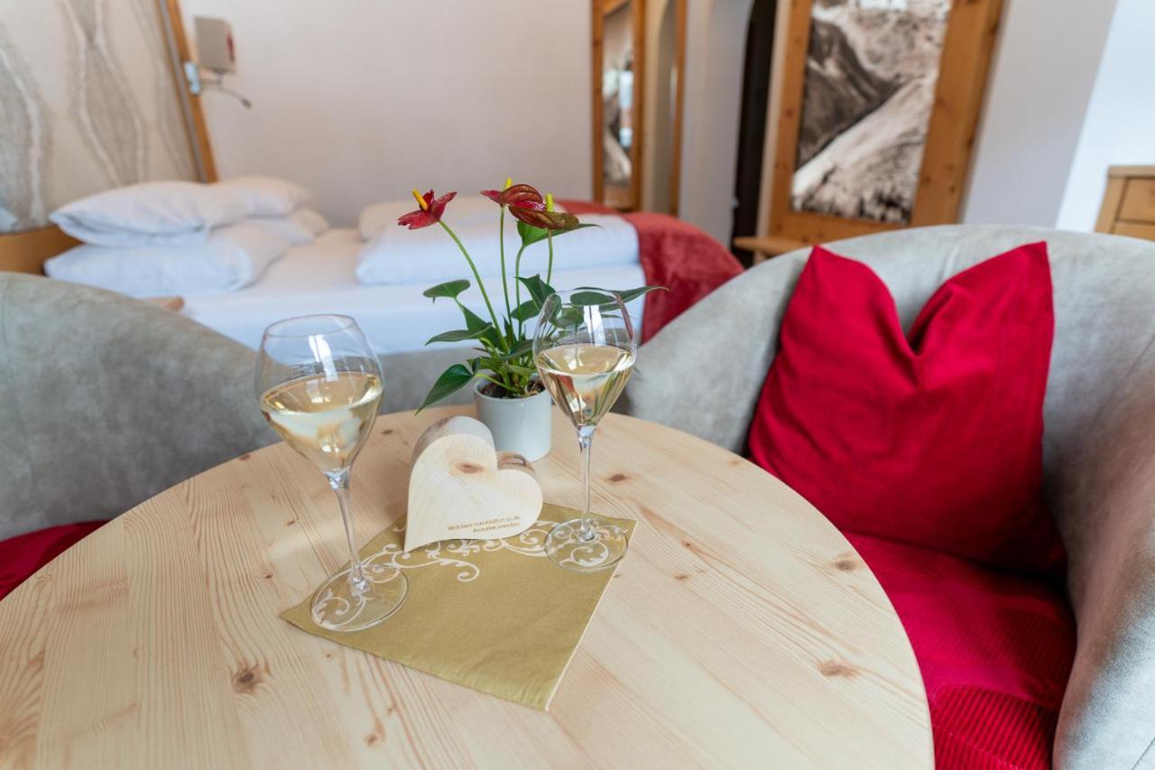 Hotel Neuhinterトゥクス エクステリア 写真