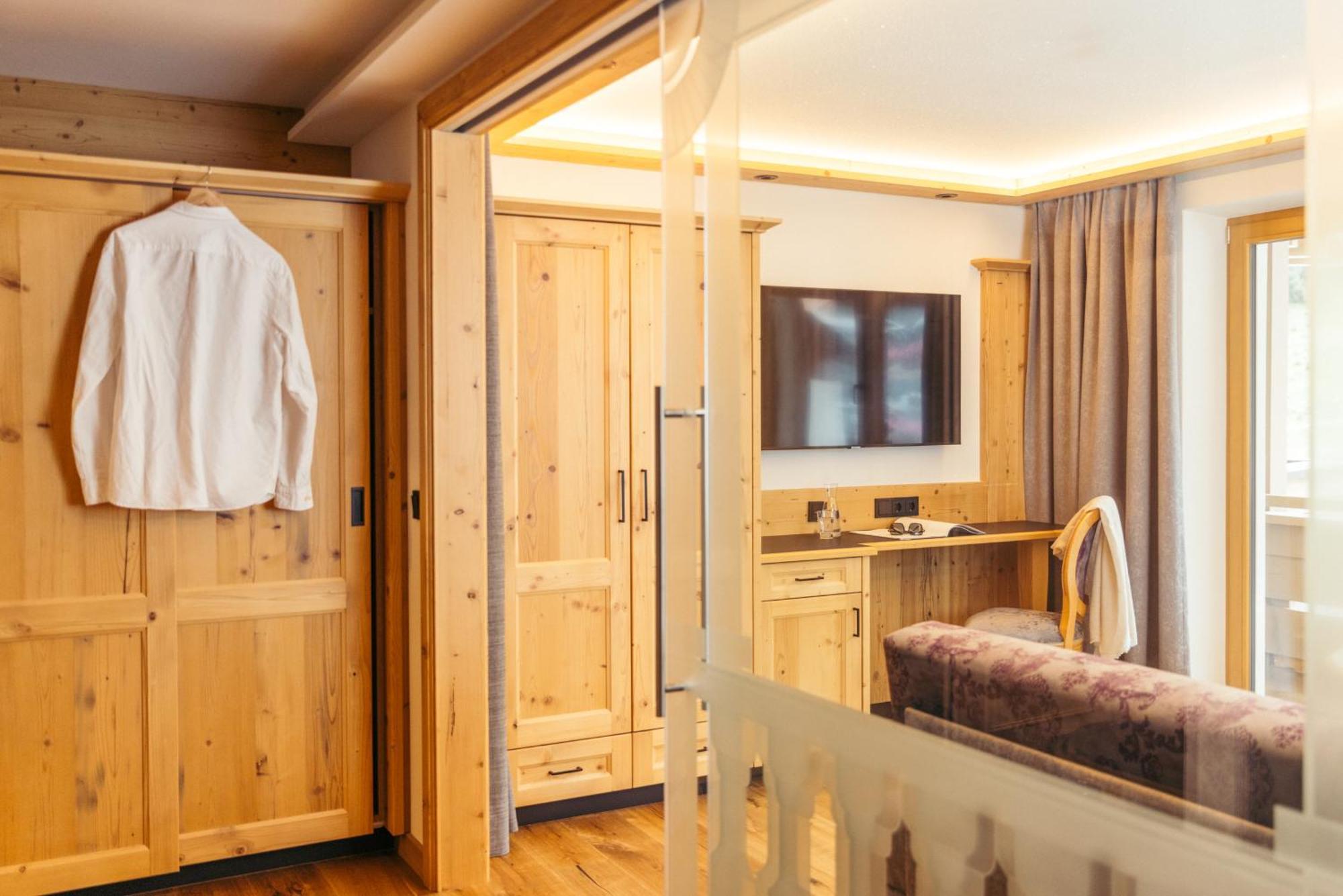 Hotel Neuhinterトゥクス エクステリア 写真