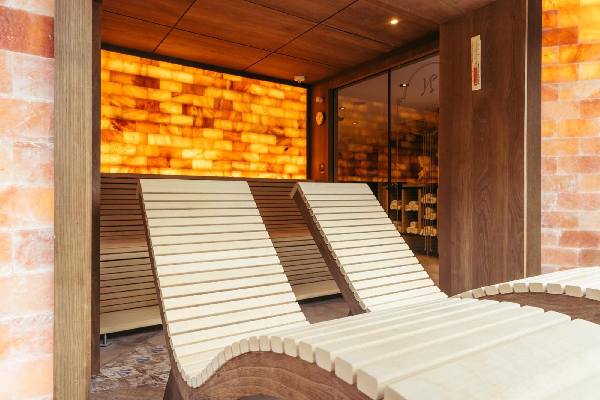 Hotel Neuhinterトゥクス エクステリア 写真