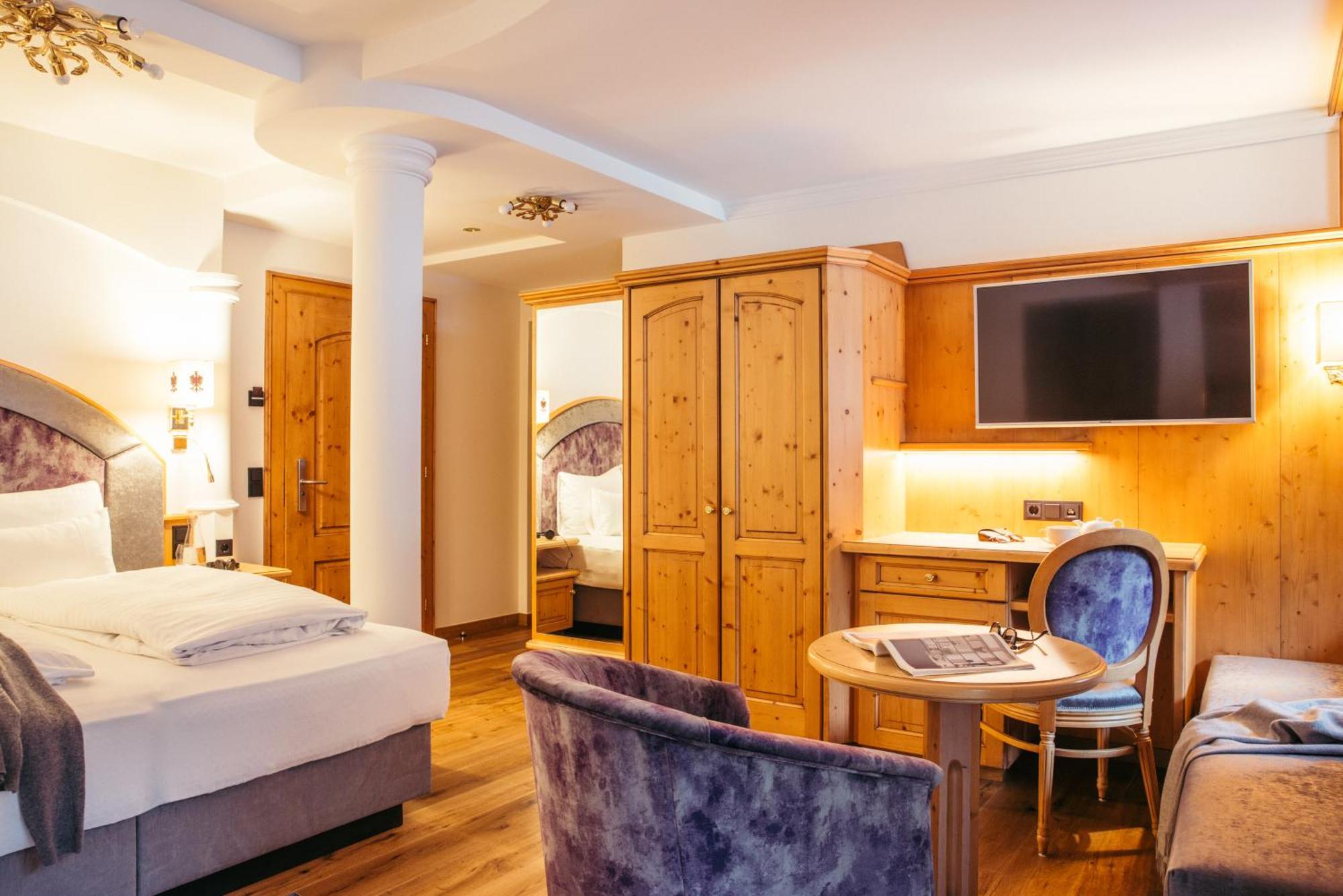 Hotel Neuhinterトゥクス エクステリア 写真