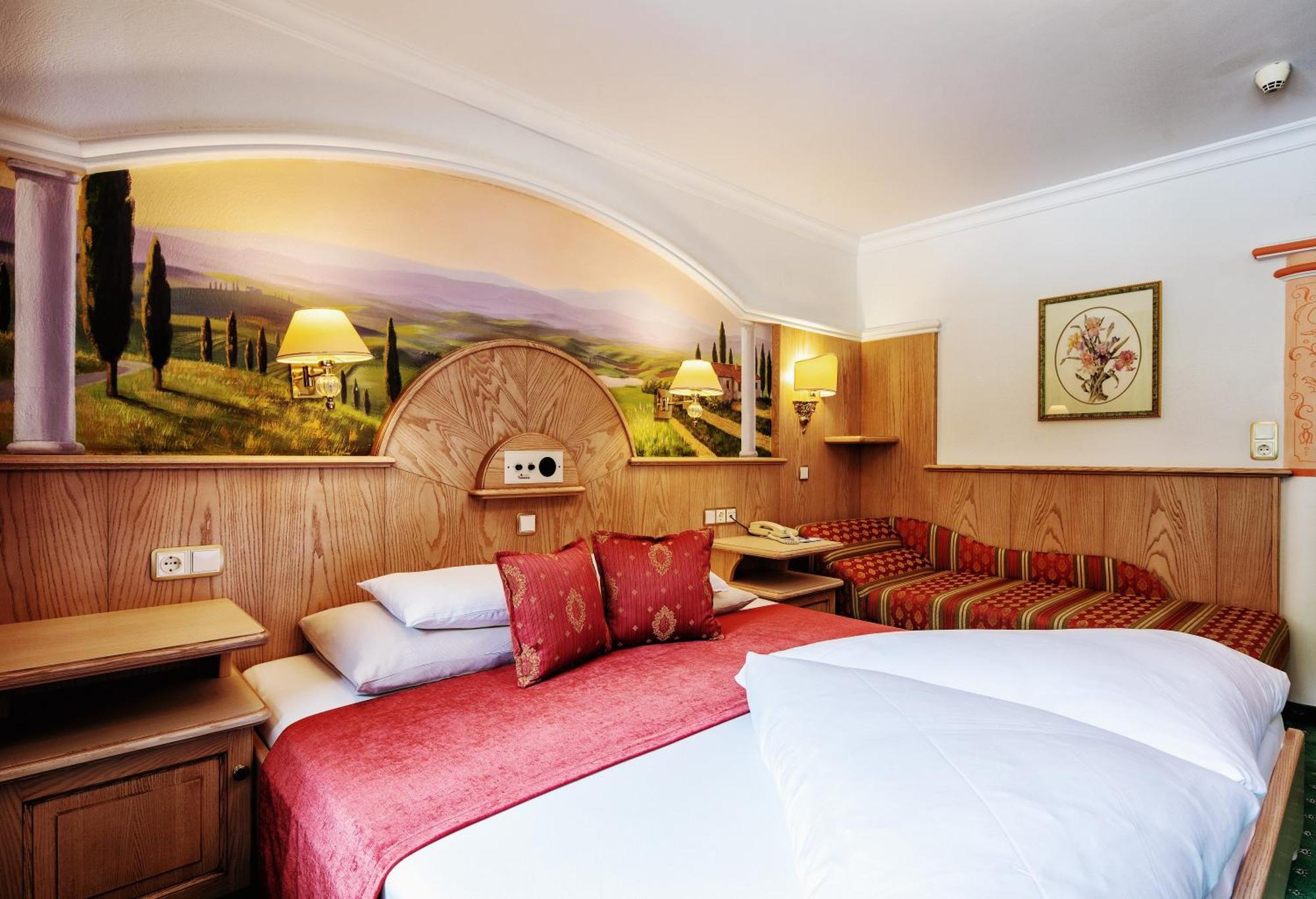 Hotel Neuhinterトゥクス エクステリア 写真
