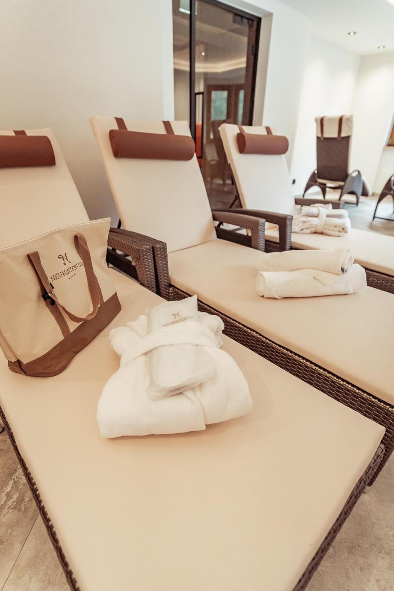 Hotel Neuhinterトゥクス エクステリア 写真