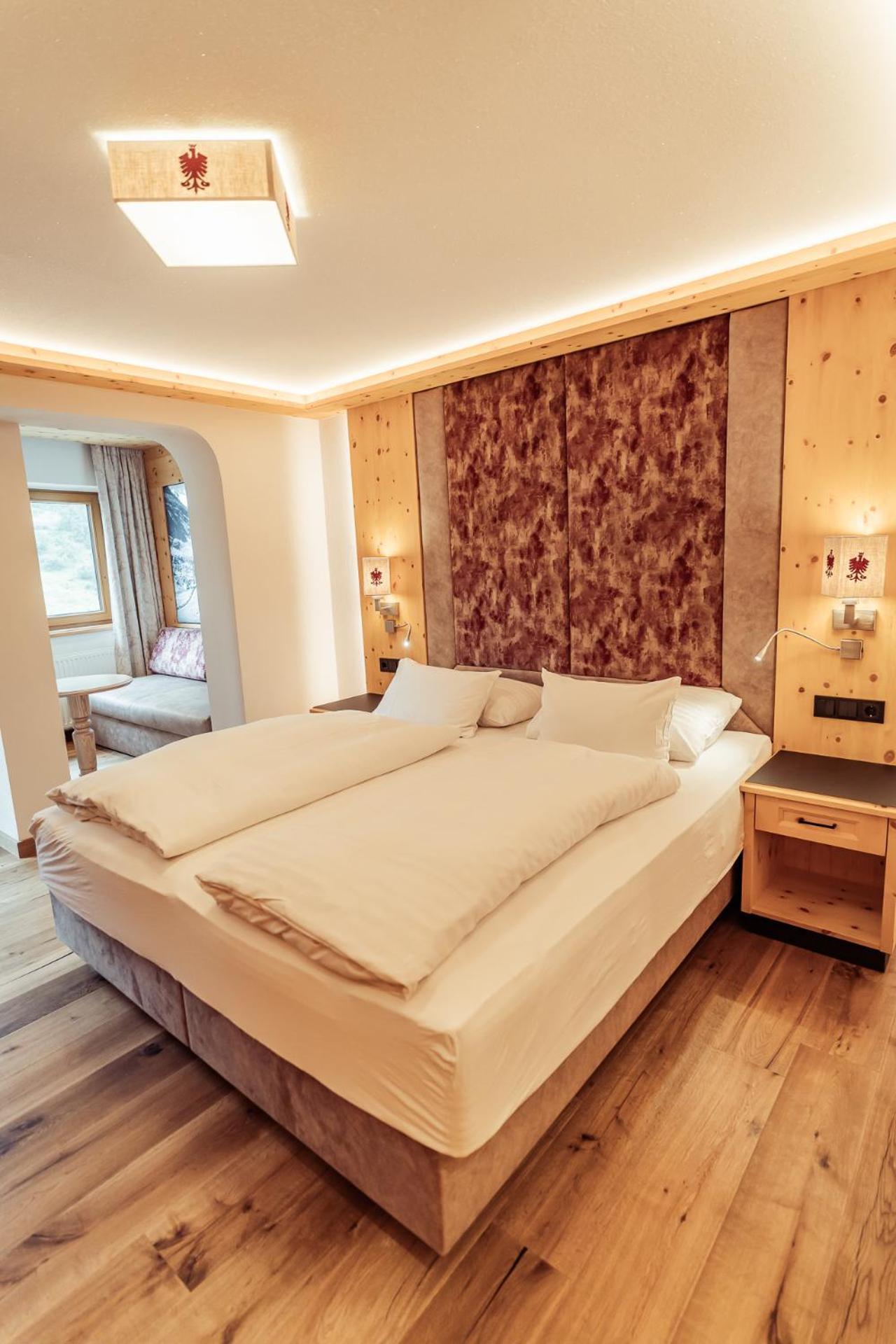 Hotel Neuhinterトゥクス エクステリア 写真